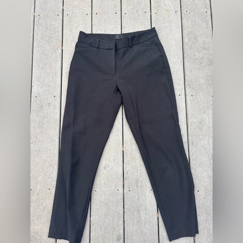 White House Black Market “The Slim Ankle Pant” Size 4, Black